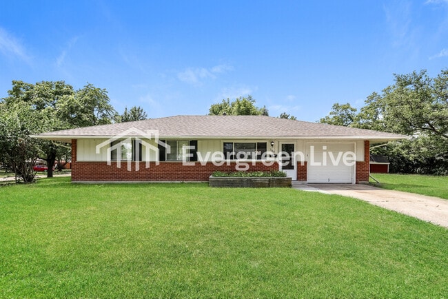 Building Photo - 340 Madora Ave