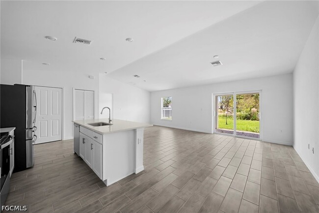 Photo - 2815 24th St W