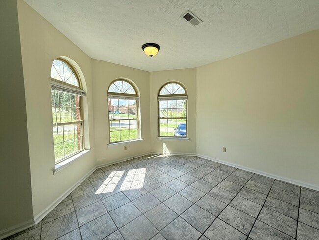 Photo - 200 Shamrock Ln