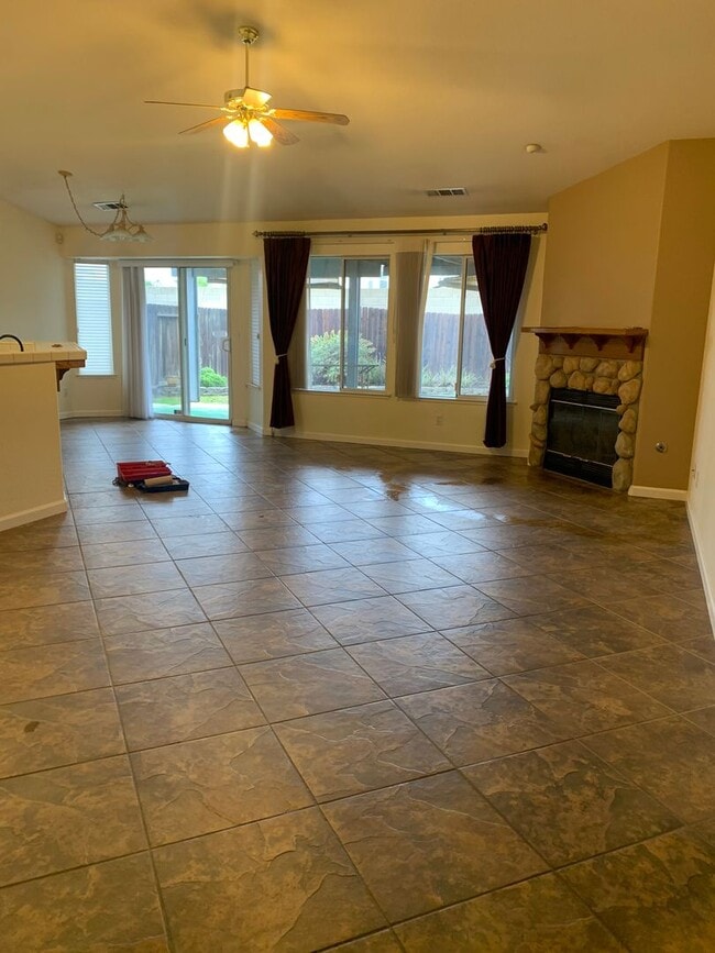 Photo - 3 Bedroom 2 Bath available Now