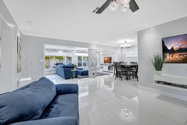 Photo - 2260 NE 62nd St