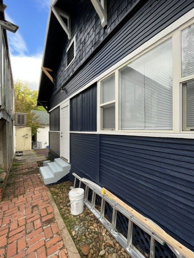 Photo - ZPINE1066 Unit A