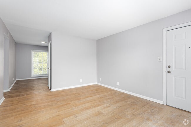 3BR, 1BA - 950SF - Living Room