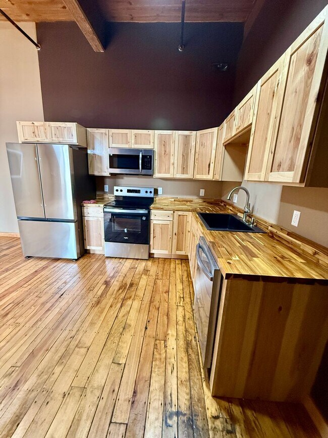 Building Photo - 70 Webster St Unit 303