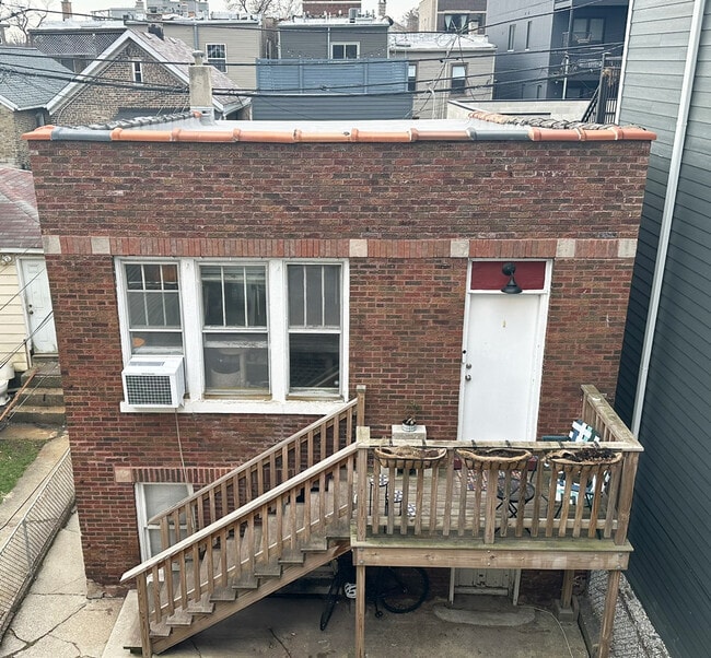 Building Photo - 2423 W Cortez St Unit Coach House