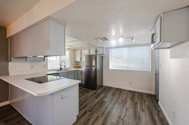 Photo - 408 W Oraibi Dr