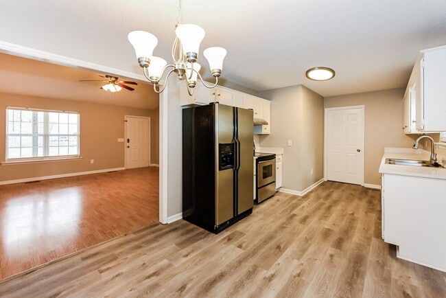 Photo - 2227 Sawmill St