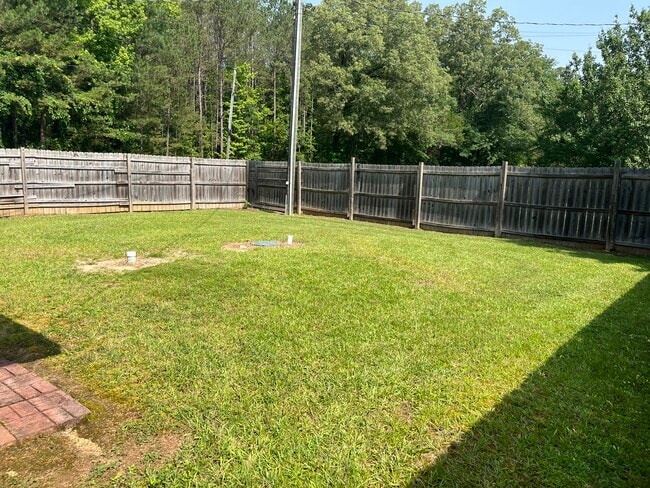 Large, mostly enclosed backyard - 15 Cottage Ln