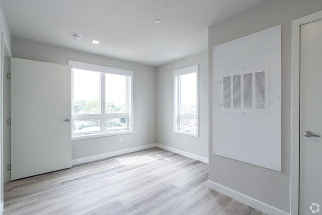 Photo - SOLO on Chestnut - 4233