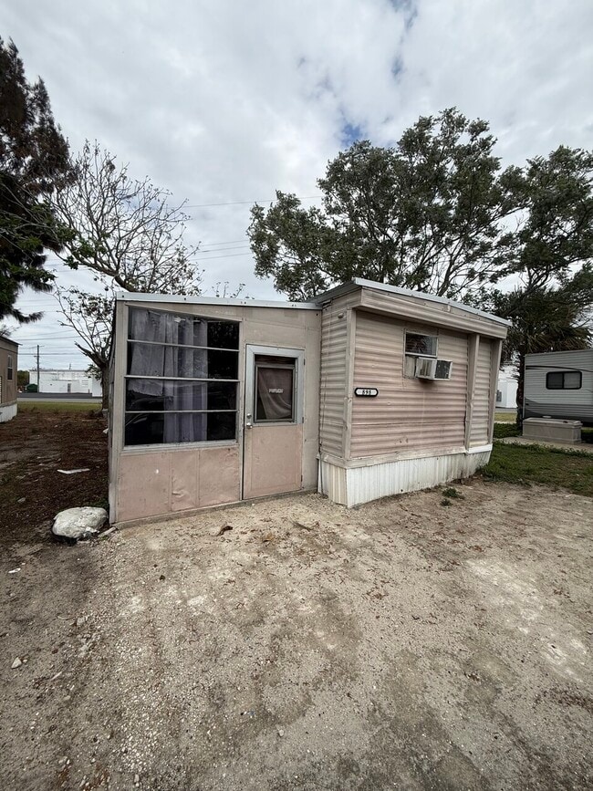 Building Photo - 920 Boardwalk Ln