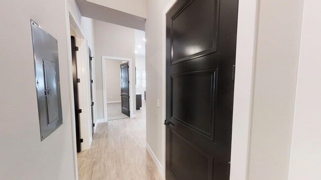 Photo - 122 W Hill St