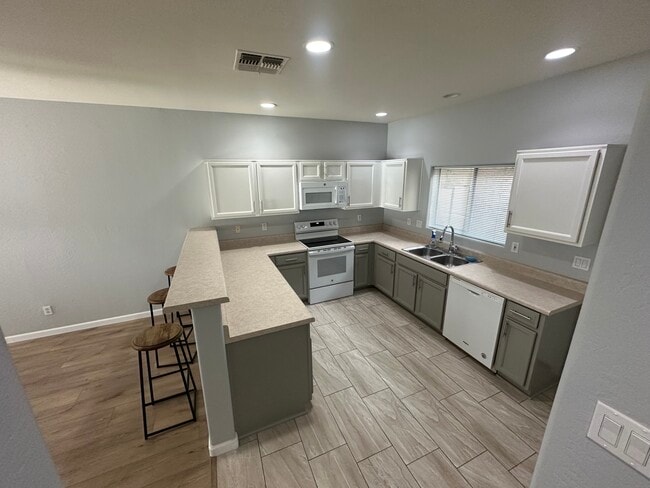 Photo - 17610 N 17th Pl