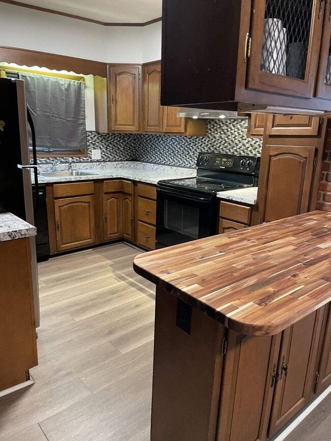 Photo - Must-See 4 BR/1.5 BA off-campus home Unit 8 Mildred