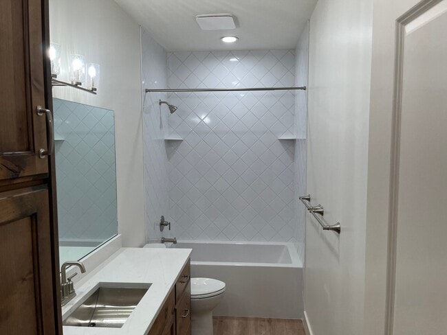 Photo - 818 W Mnr Crst Ln