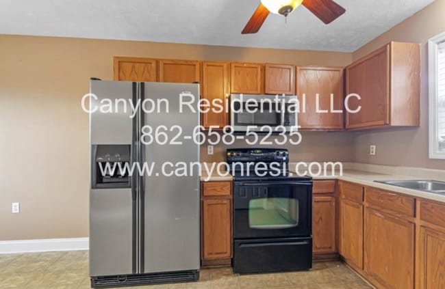 Photo - 141 Kendall Ct