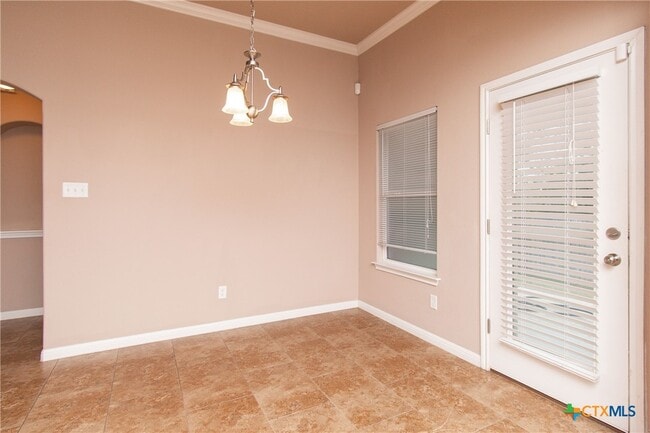 Building Photo - 704 W Gemini Ln