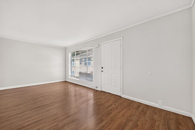 306 Hawthorne St Unit 6