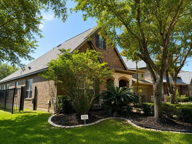 Photo - 515 Newington Ln