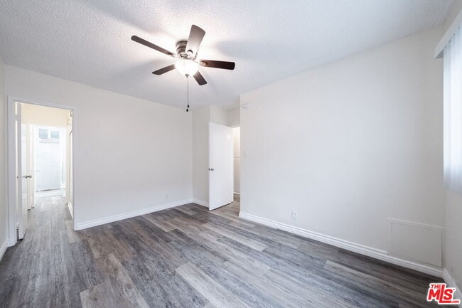 Building Photo - 13343 Victory Blvd Unit 2 Rental
