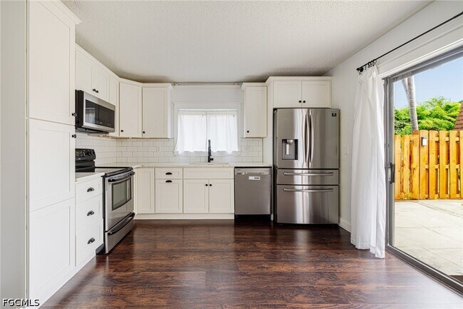 Photo - 1418 Park Shore Cir