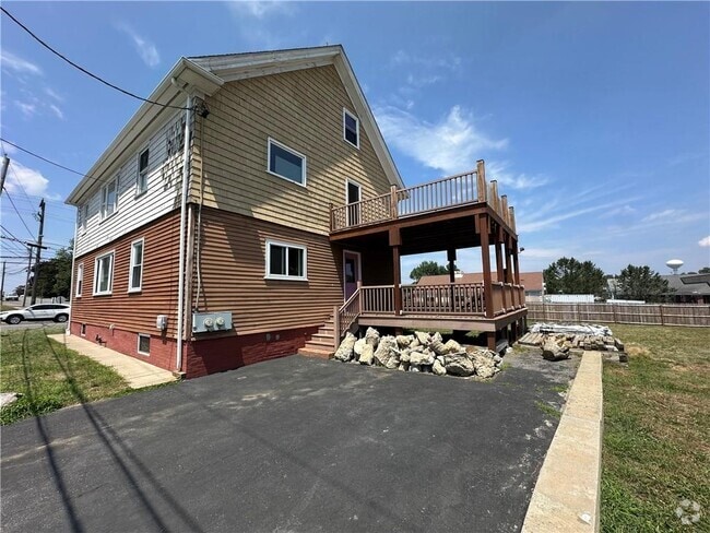 Building Photo - 2872 Pawtucket Ave Unit 1 Rental