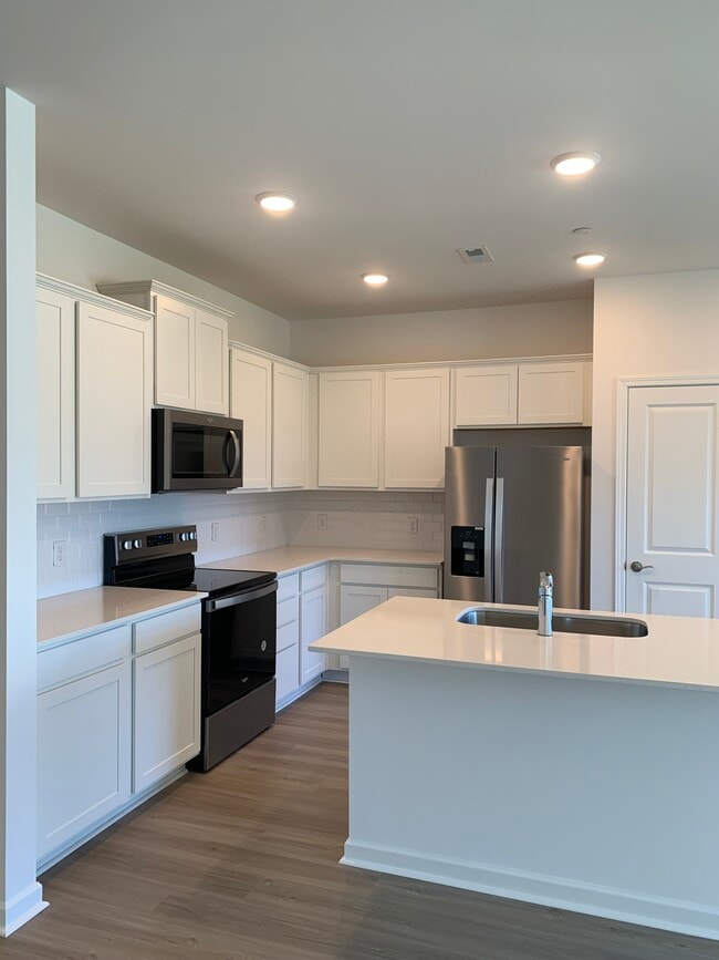 Photo - 7133 Mapleside Ln