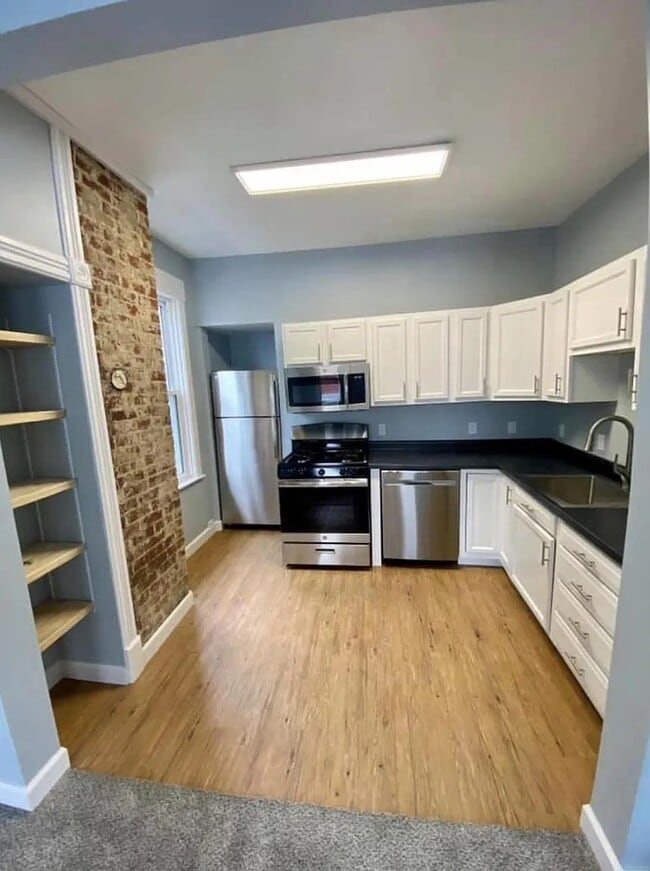 Building Photo - 3909 Hazel Ave Unit #2