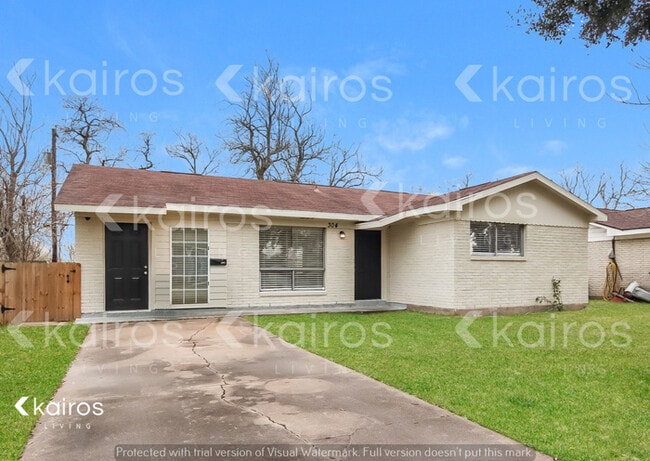 Building Photo - 304 Robbie St