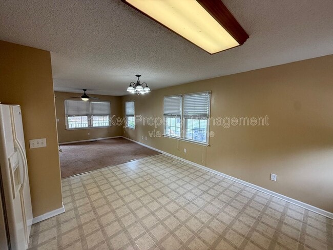 Photo - 204 W Barbee St