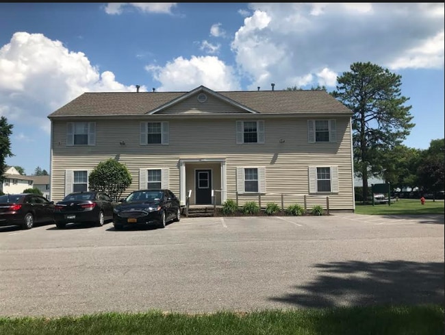 Building Photo - 525 Sir Benjamin Way