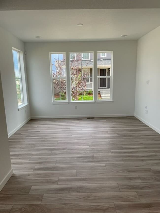 Photo - Spacious 4 Bed Townhome with 2-Car Garage in Erie-Available June 1!