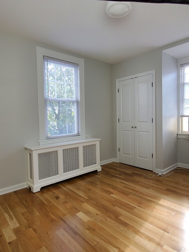 Building Photo - 43 S Adelaide Ave Unit 4