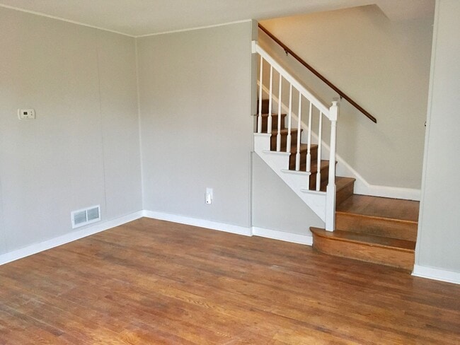 Photo - Fantastic 3 Bedroom EOG Townhome with Parking Pad in Parkville!