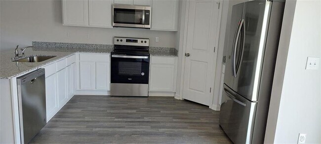 Photo - 133 Oxford Ln