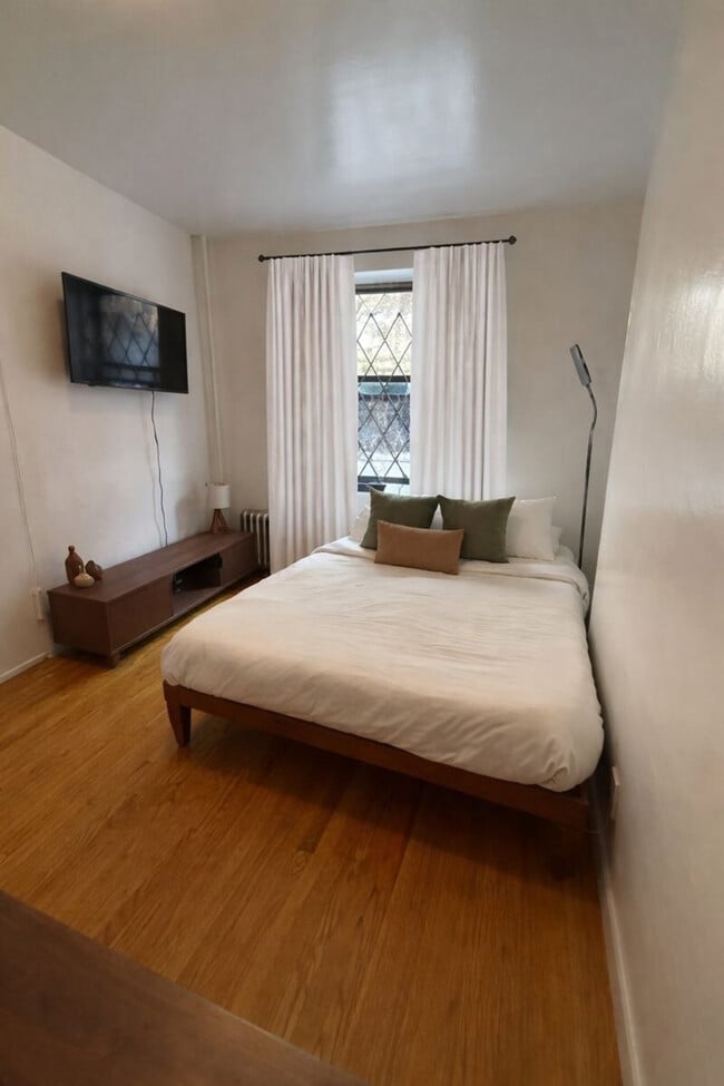 Building Photo - 419 W 54th St Unit ID1404664P