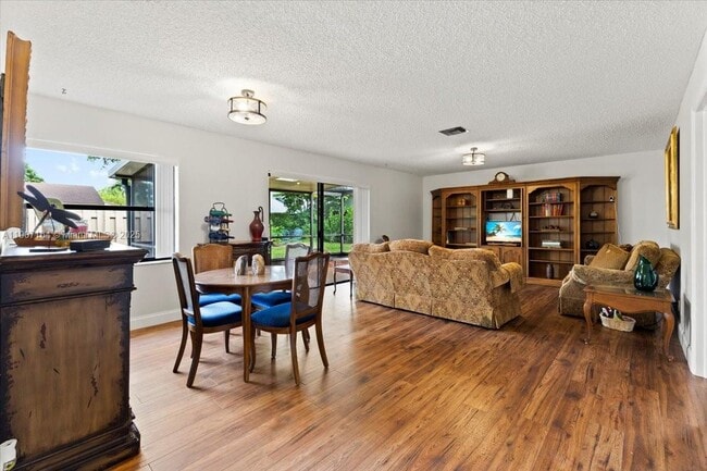 Photo - 901 NW 26th Ave