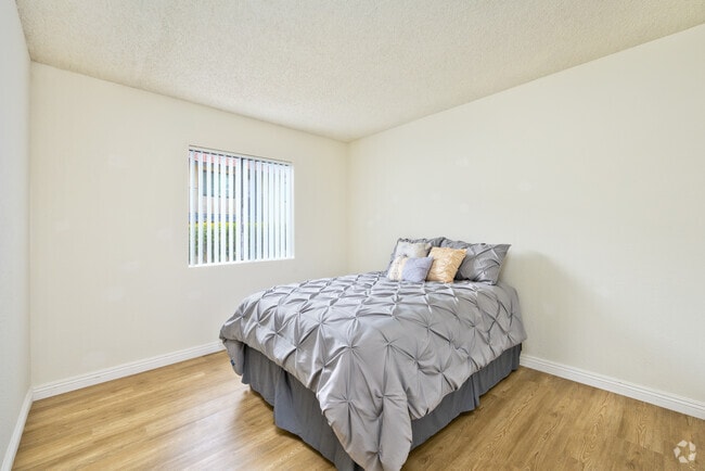 2BR, 2BA - 1100SF - Second Bedroom