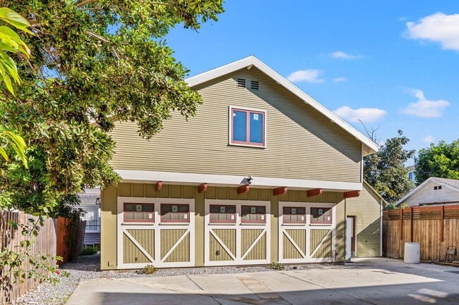 Building Photo - 931 W 23rd St Unit 931