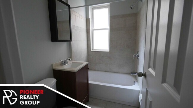 511 W Melrose St Unit 309