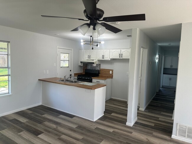 Photo - 115 Meadow Trail Dr