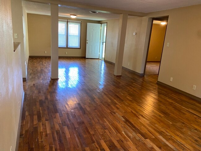 Photo - 208 E Maiden Ln
