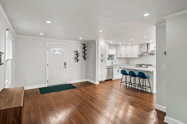 Photo - 5911 Brackenridge Ave