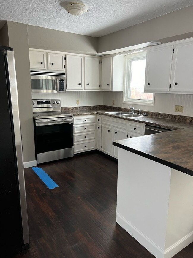 Building Photo - Rent $1850; 4 Bed ranch style home