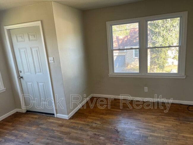 Photo - 610 E 8th St