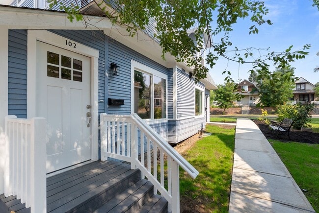 Building Photo - 717 W Spofford Ave Unit Apt 102