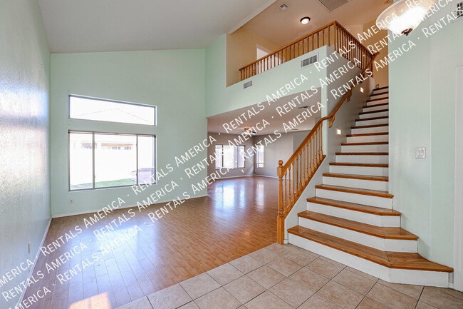 8818 W Hilton Ave