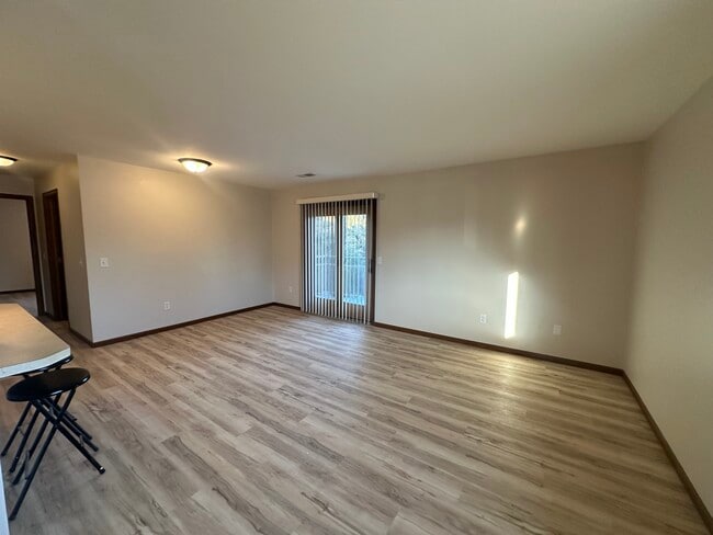 Sala de estar con balcón - 18 Stonehaven Dr Unidad 4