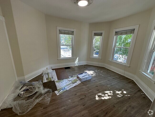 Building Photo - 356 Western Ave Unit #1 Rental