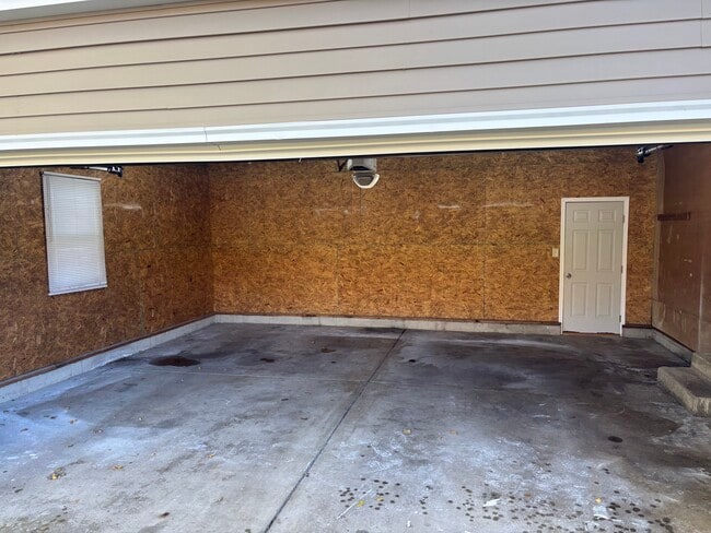 Photo - 895 N Cedar Rd