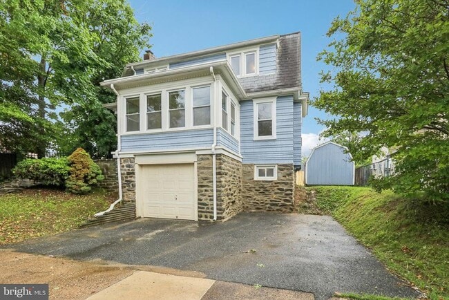 Building Photo - 2 E Avon Rd Rental
